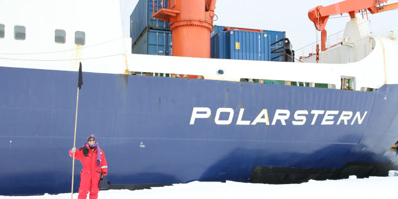 Picture of Hannah Zanowski in front of research cruise